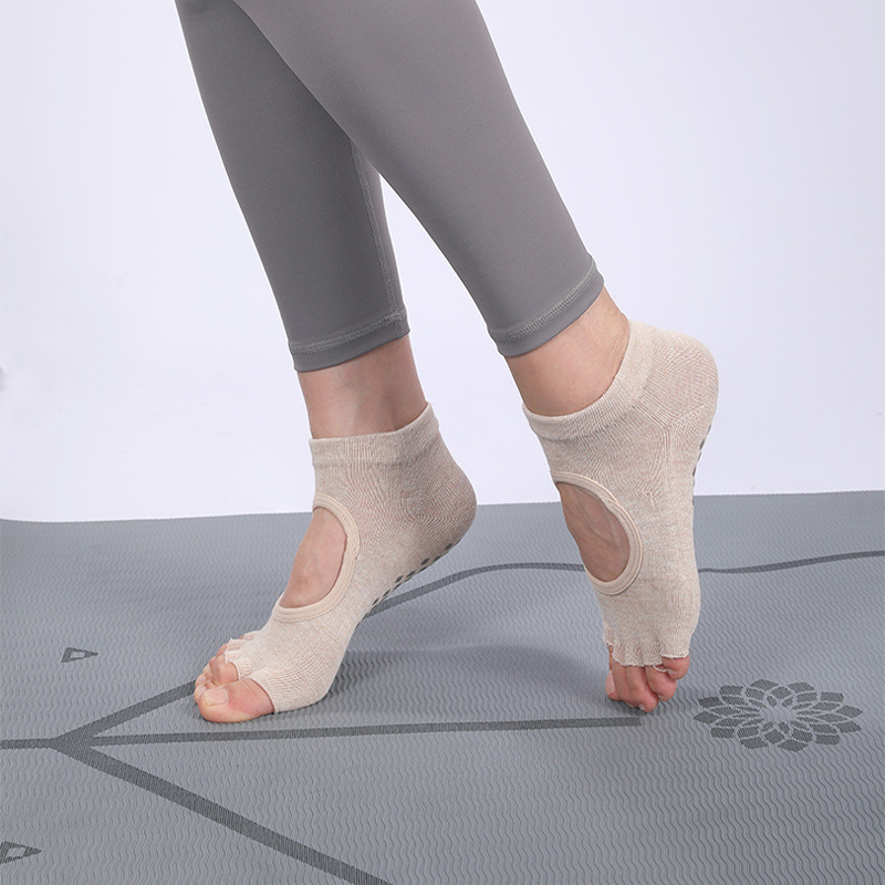 つま先が5本指のつま先が付いた,通気性,滑り止めの女性用ヨガ - Trampoline Park Sock のレビューと価格